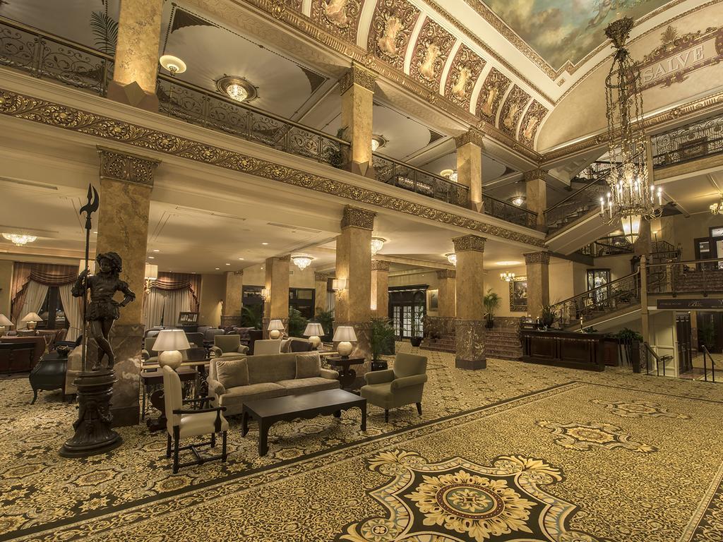 The Pfister Hotel Милуоки Экстерьер фото